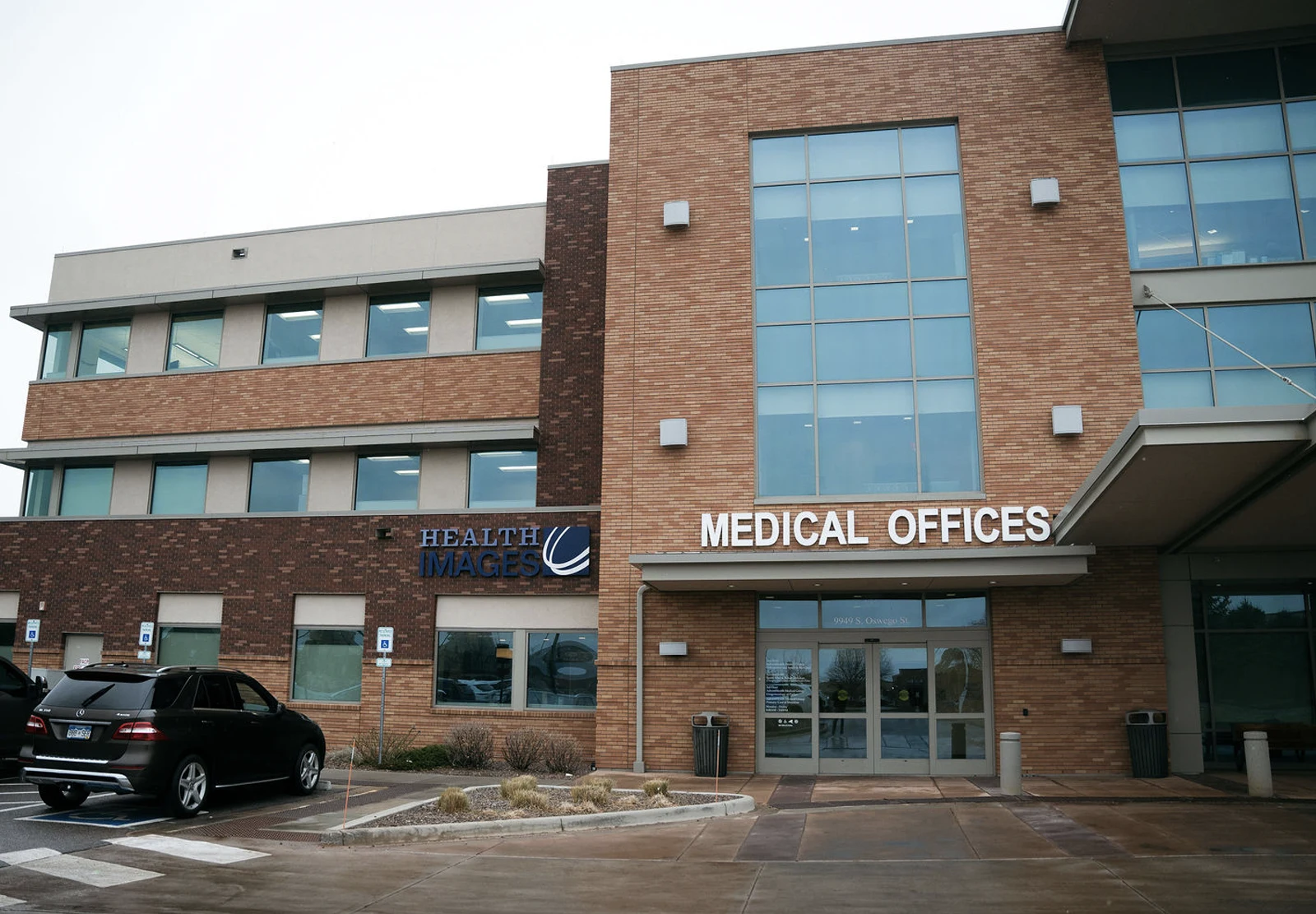 Exterior photo of the front of the Health Images at South Denver center